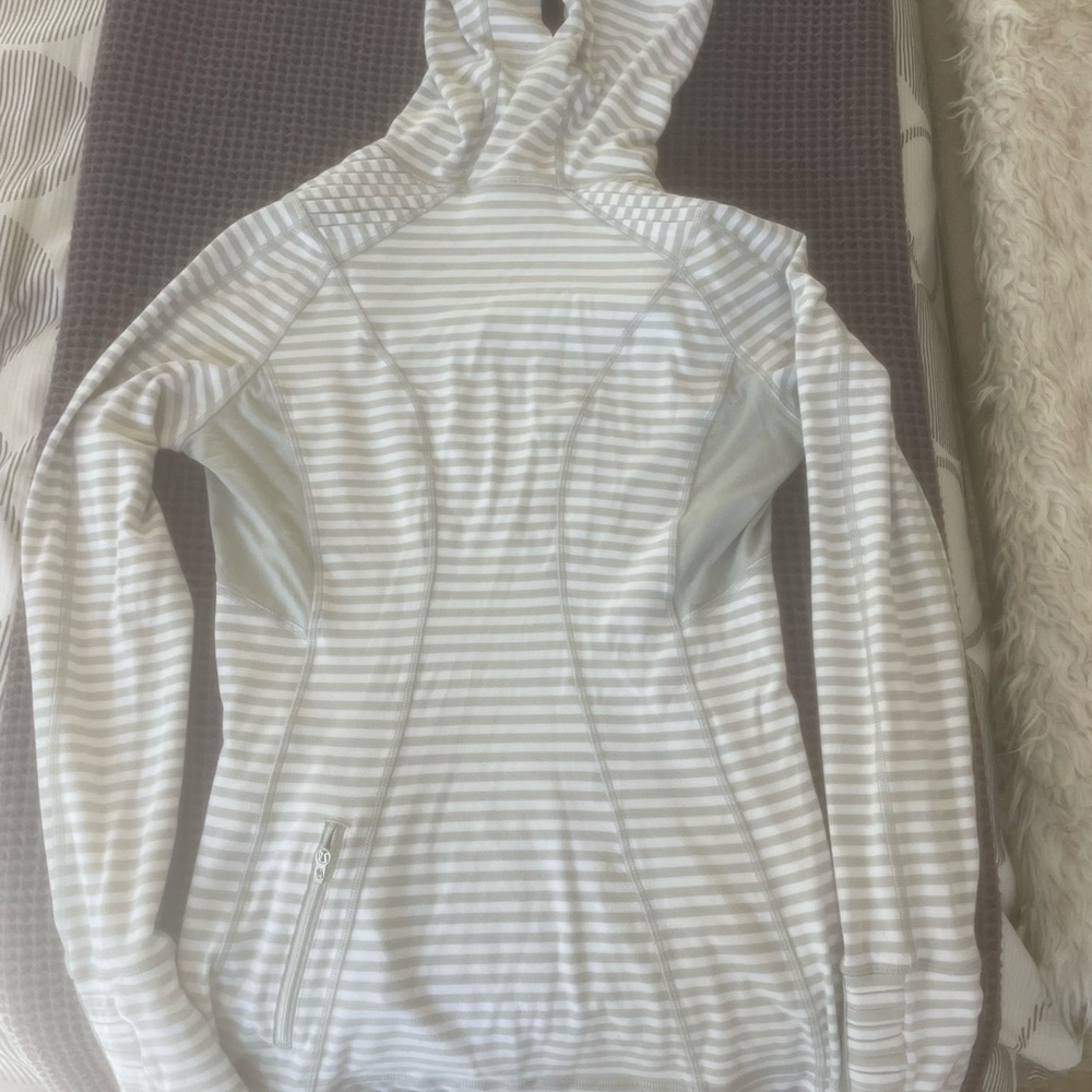 Lululemon - Picture 5 of 6
